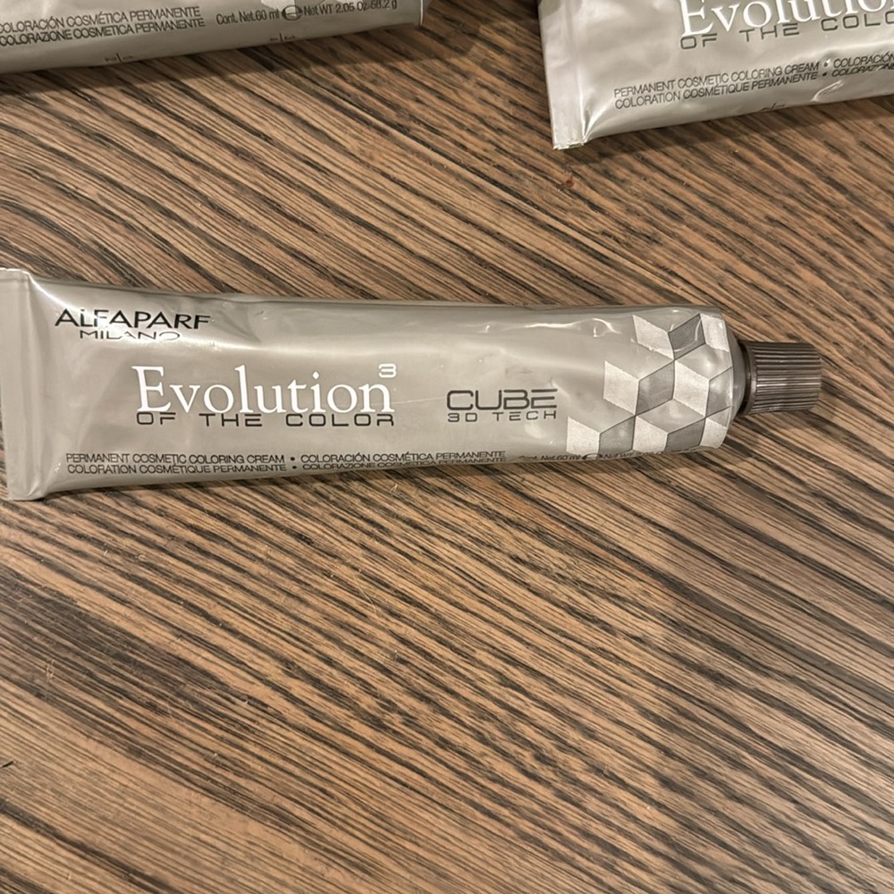 New unsealed Alfaparf evolution of the color hair dye dark blonde 8 Lote - Picture 2 of 3